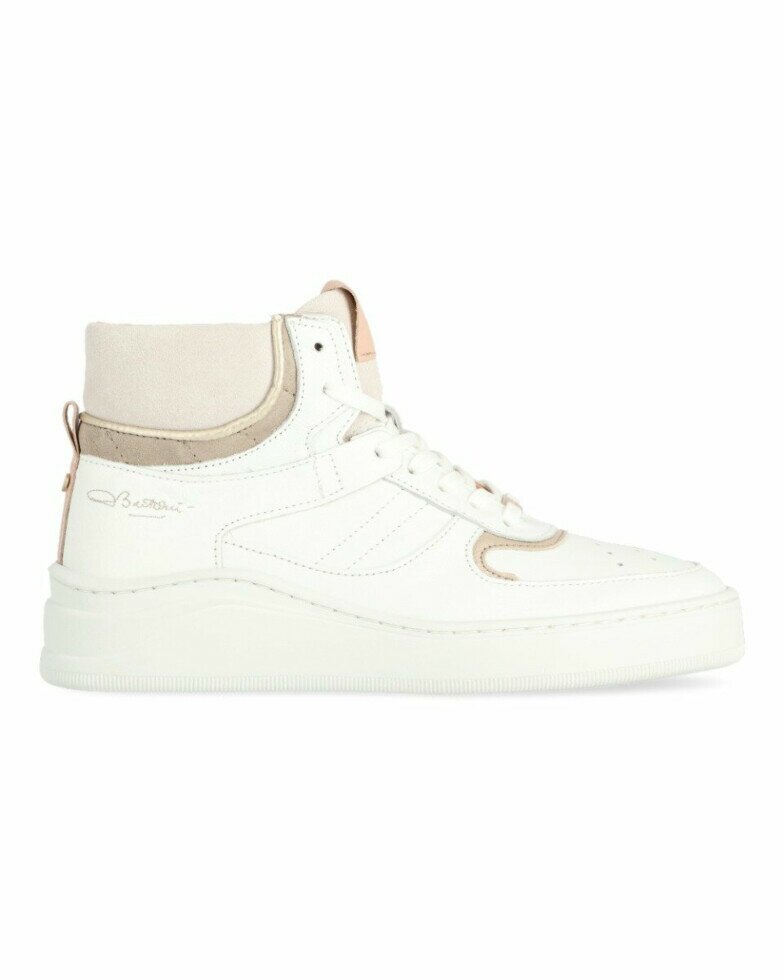 Welke sneakers vallen online breed